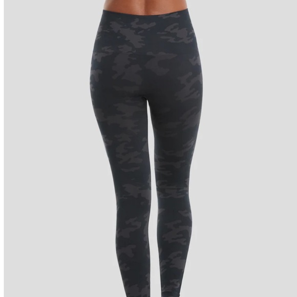 SPANX green camo Seamless Shaping Leggings - Picture 4 of 9